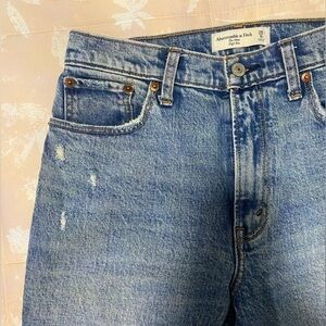Abercrombie Mom Jeans 28 Short - only worn twice